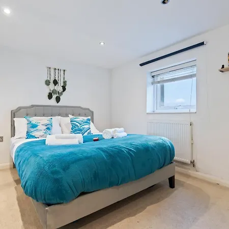 Cosy 1 Bed W Loft Sleeps 5 Close To Stations *