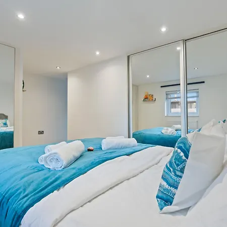 Cosy 1 Bed W Loft Sleeps 5 Close To Stations Apartment