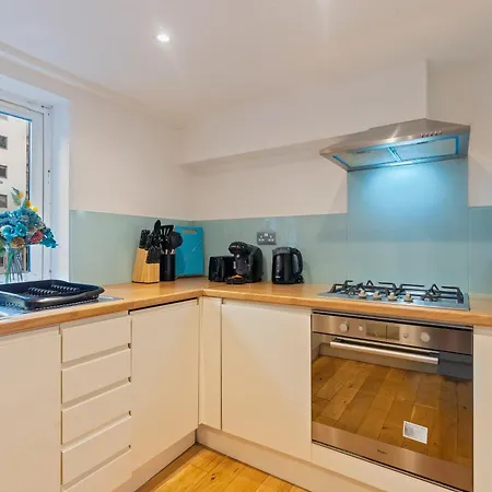Cosy 1 Bed W Loft Sleeps 5 Close To Stations Apartment *