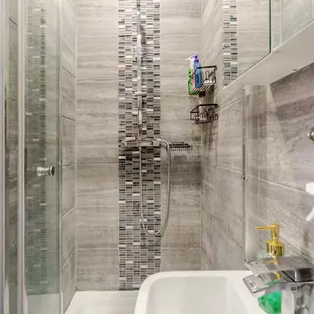 Private In Near Heathrow Homestay *