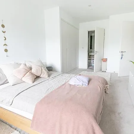 Apartment Luxury By Airport London