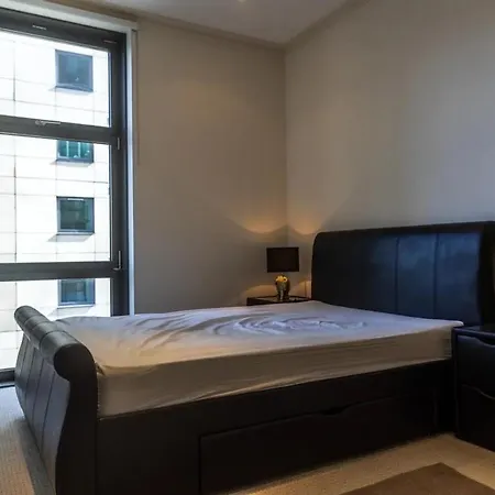 Londwell, Canary Wharf Boutique Balcony Apartment London