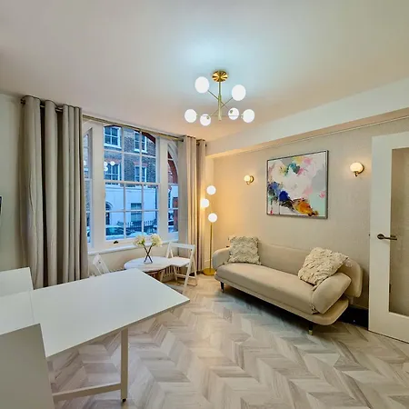 Stunning Flat In *