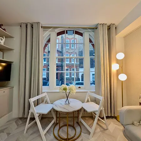 Stunning Flat In Apartment London