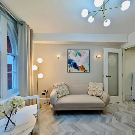 Stunning Flat In Apartment London