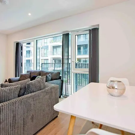Stylish Flat In Chelsea Creek 11 Apartment