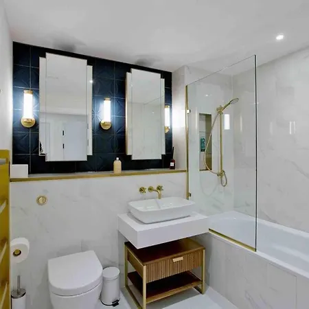 Stylish Flat In Chelsea Creek 11 London