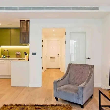 Stylish Flat In Chelsea Creek 11 Apartment