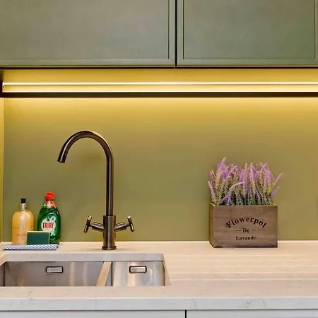 Apartment Stylish Flat In Chelsea Creek 11