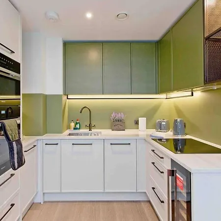 Stylish Flat In Chelsea Creek 11 *
