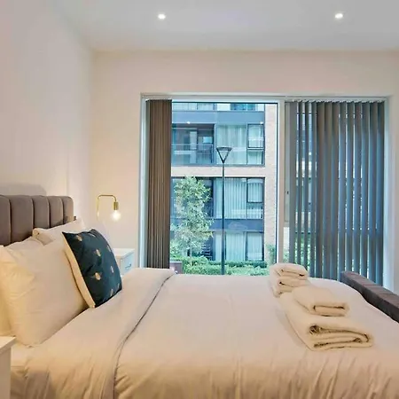 Stylish Flat In Chelsea Creek 11 Apartment