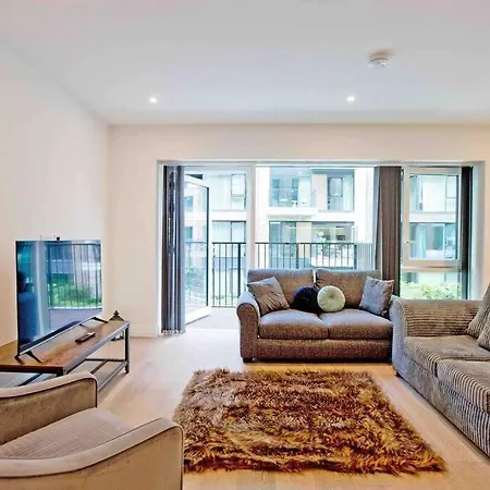 Stylish Flat In Chelsea Creek 11 Apartment