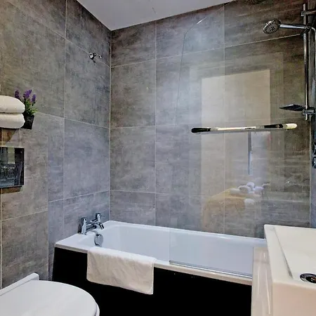 Spacious 3 Bd Flat In For Families No 2 London