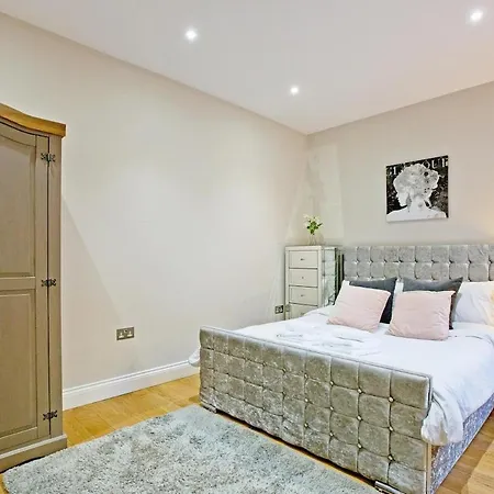 Spacious 3 Bd Flat In For Families No 2 Apartment *