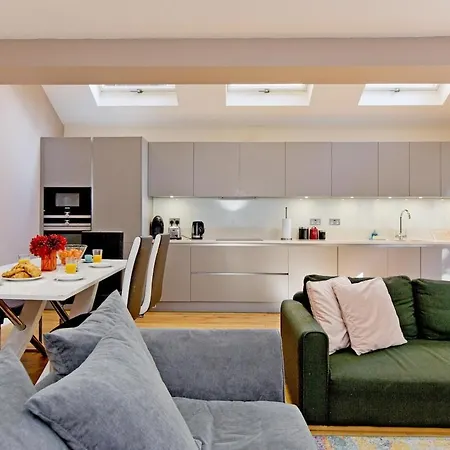Spacious 3 Bd Flat In For Families No 2 *