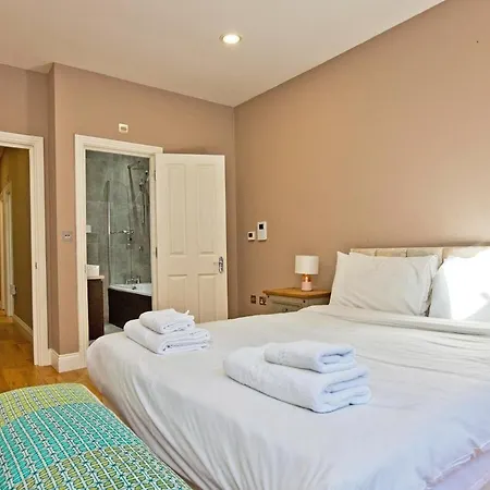 Spacious 3 Bd Flat In For Families No 2 Apartment London