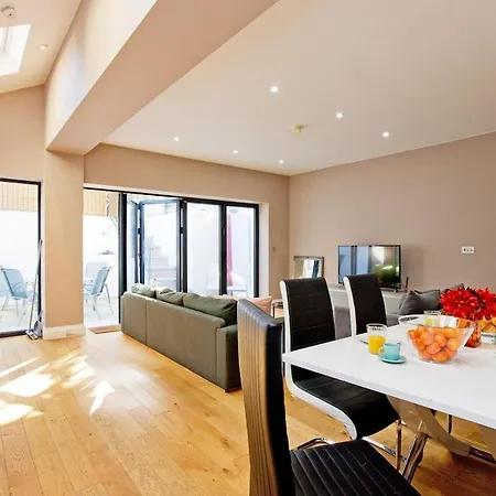 Spacious 3 Bd Flat In For Families No 2 *