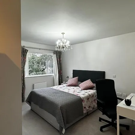 Luxurious N-suite With Garden Views * London