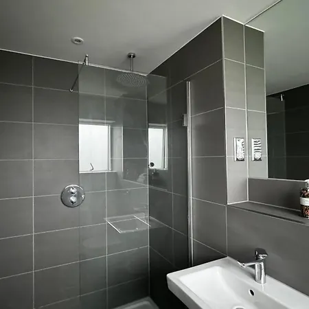 Homestay Luxurious N-suite With Garden Views London