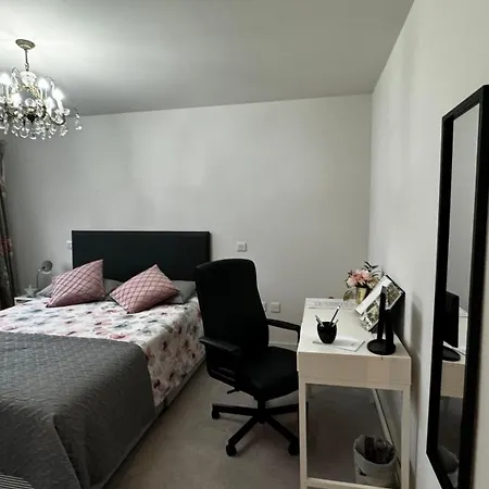 Luxurious N-suite With Garden Views Homestay