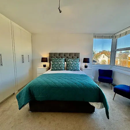 Bright In Putney Apartment *