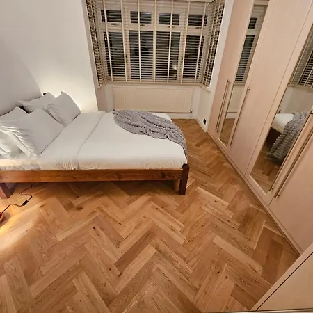 Inverness Road Apartment *