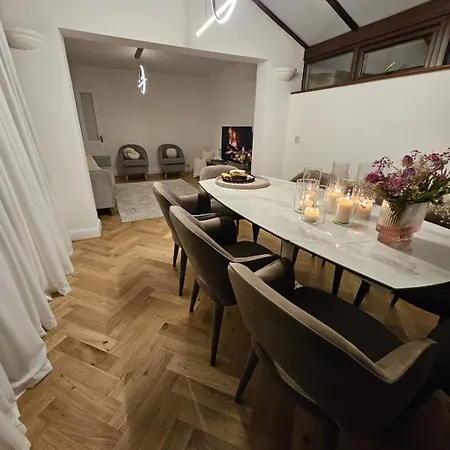 Inverness Road Apartment *