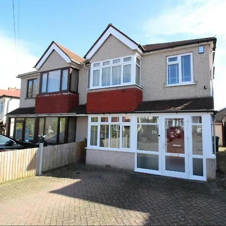 Inverness Road Apartment Morden (Greater London)