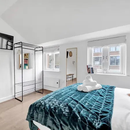 Urban Elegance Luxury Living With Kitchenette Apartment *