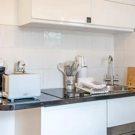 Urban Elegance Luxury Living With Kitchenette London
