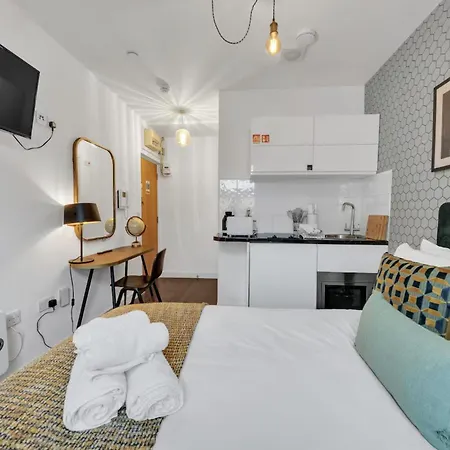 Urban Elegance Luxury Living With Kitchenette Apartment *