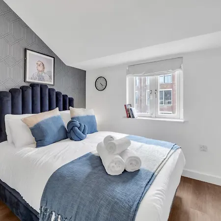 Apartment Urban Elegance Luxury Living With Kitchenette London