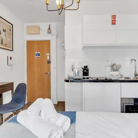 Apartment Urban Elegance Luxury Living With Kitchenette