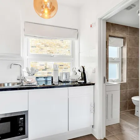 Urban Elegance Luxury Living With Kitchenette Apartment