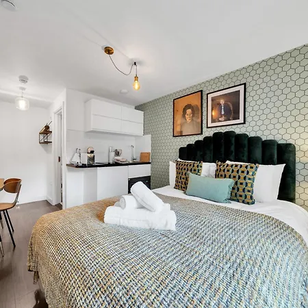 Apartment Urban Elegance Luxury Living With Kitchenette