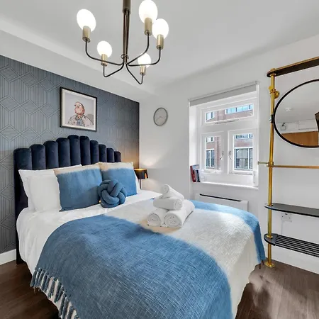 Apartment Urban Elegance Luxury Living With Kitchenette London