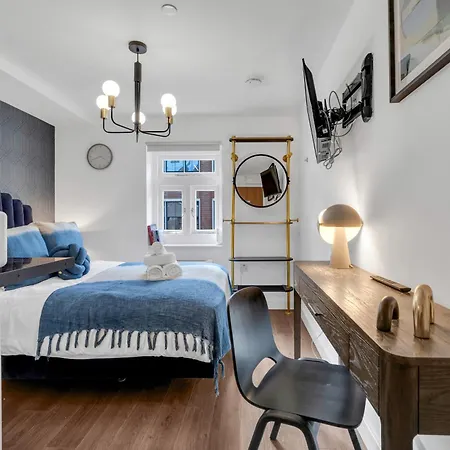 Urban Elegance Luxury Living With Kitchenette Apartment