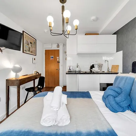 Urban Elegance Luxury Living With Kitchenette