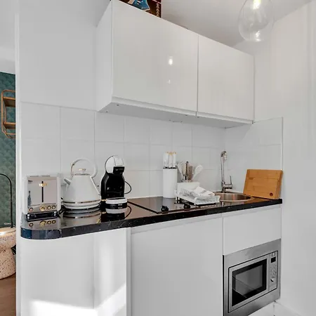 Urban Elegance Luxury Living With Kitchenette Apartment *
