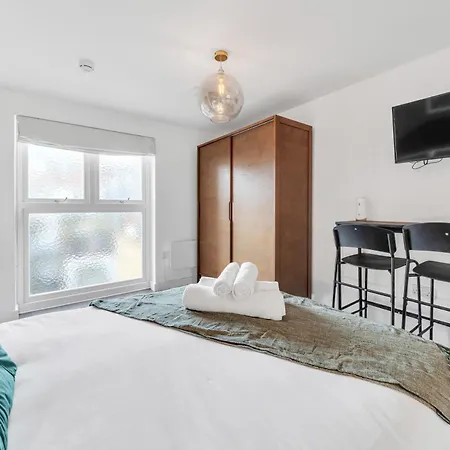 Apartment Urban Elegance Luxury Living With Kitchenette *