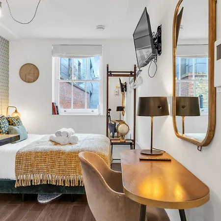 Apartment Urban Elegance Luxury Living With Kitchenette *