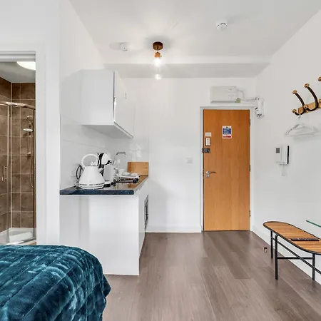 Apartment Urban Elegance Luxury Living With Kitchenette London
