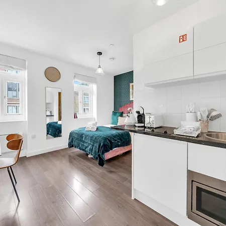 Urban Elegance Luxury Living With Kitchenette Apartment *