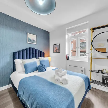 Urban Elegance Luxury Living With Kitchenette