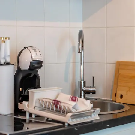 Urban Elegance Luxury Living With Kitchenette Apartment London