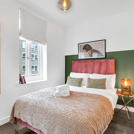 Urban Elegance Luxury Living With Kitchenette Apartment