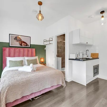 Apartment Urban Elegance Luxury Living With Kitchenette