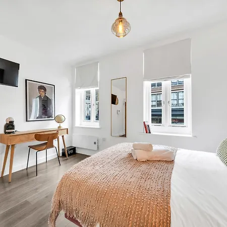 Apartment Urban Elegance Luxury Living With Kitchenette London