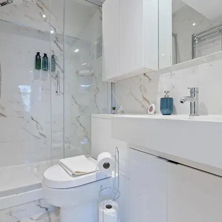 Cosy 1 Bed W Loft Sleeps 5 Close To Stations * London