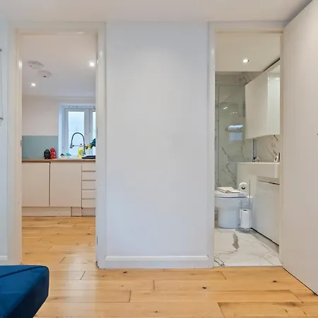 Cosy 1 Bed W Loft Sleeps 5 Close To Stations London